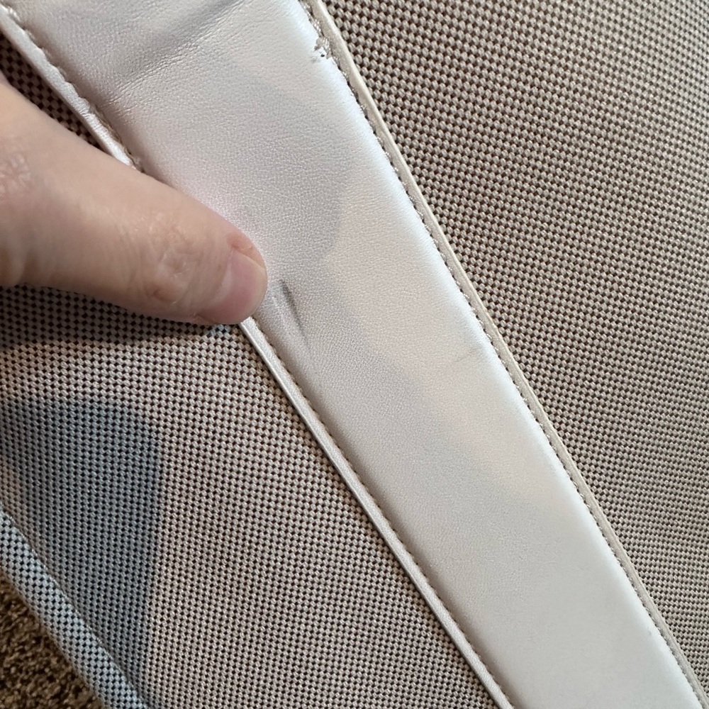 DKNY Tan and White Tote Bag - Picture 11 of 17